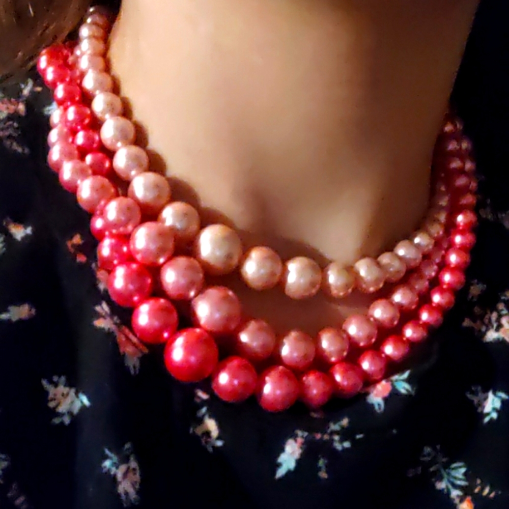 ADORABLE Vintage Chunky Pink Faux Pearl Necklace